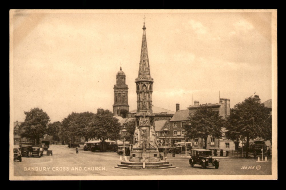 Banbury Cross And Church England Old Cars Transportation UNP Postcard Divided