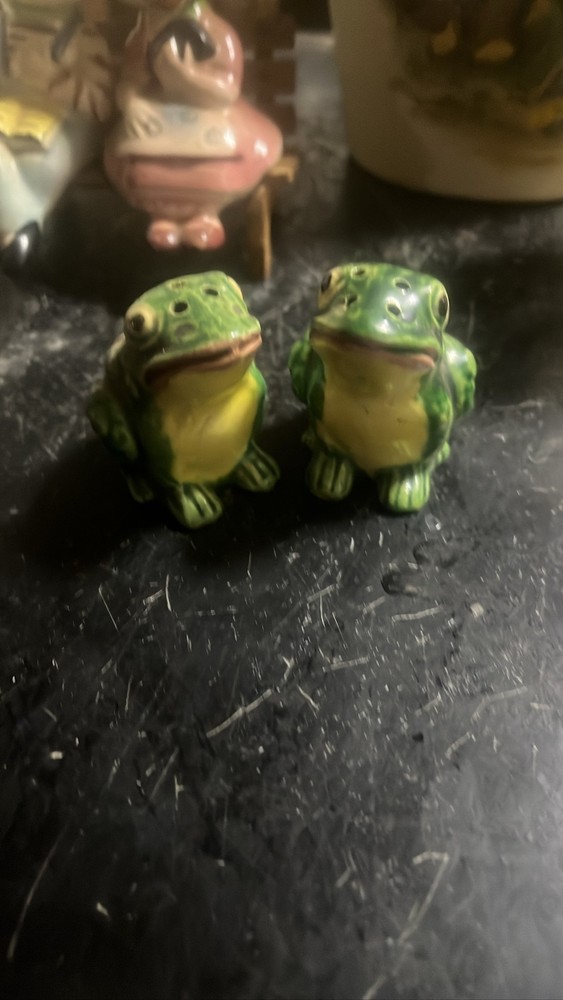 Ceramic Green Frog Salt & Pepper Shakers Set Japan Animals Kitchen Decor