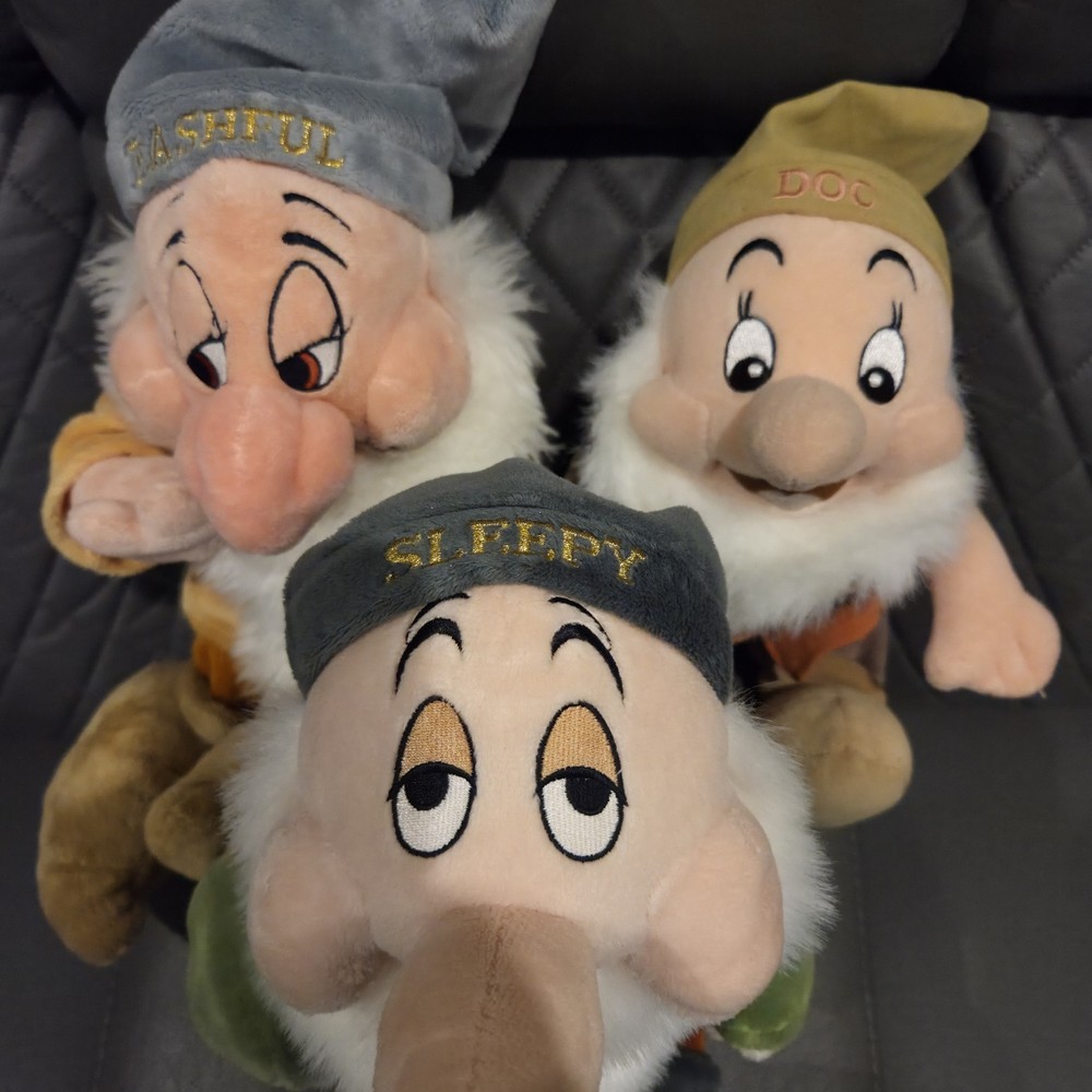 Disney Store Plush Toys of Bashful Doc and Sleepy From Snow White Soft Toys 9