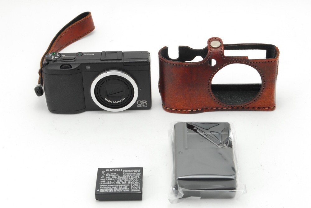 [MINT w/Charger.Case] RICOH GR DIGITAL II 16.2MP Digital Camera Black From JAPAN