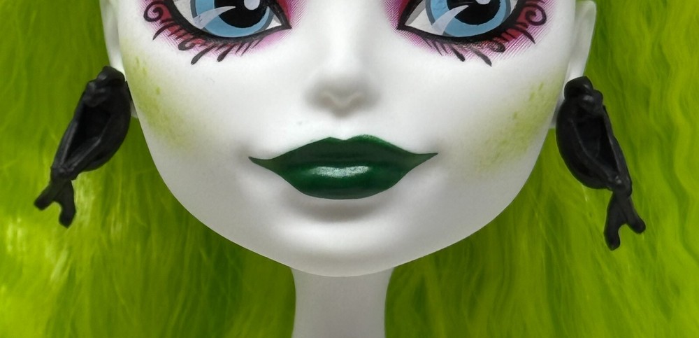 Monster High Beetlejuice Betelgeuse Doll Outfit Jewelry Black Earrings Bob Chair