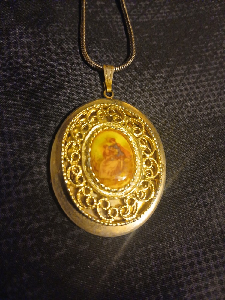 Vintage Silver Tone Locket Necklace