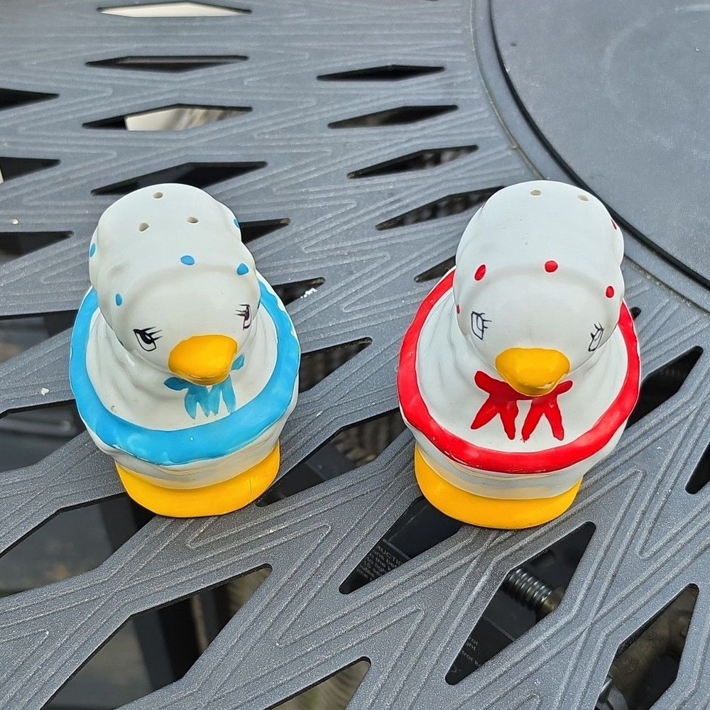 Japan Vintage Duck Ceramic Polka Dot Salt & Pepper Shakers Set White Blue Red