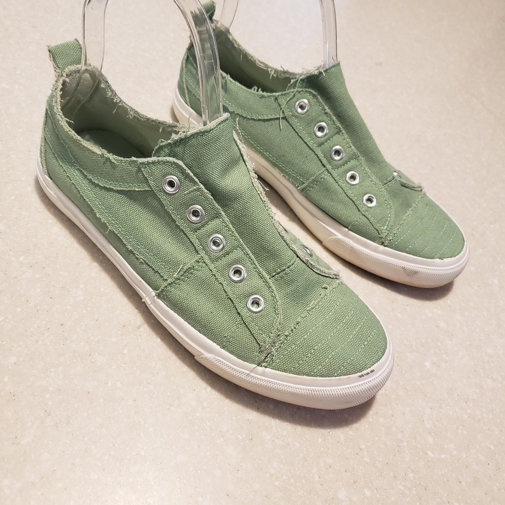 Corkys Women's Babalu Casual Slip On Sneaker Light Green Size US 8