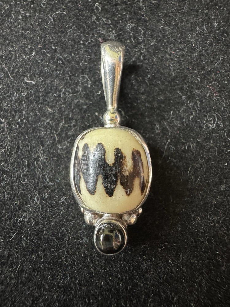 Vintage Sajen Sterling Silver Black White Stone Pendant African Mudd Bead Style