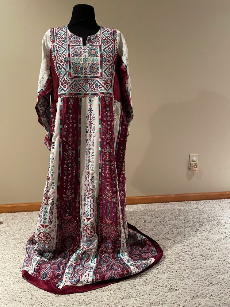 Ladies Maroon very heavy embroidered abaya Long dress long sleeve hijab SM  belt