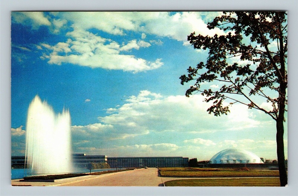 Warren MI, General Motors Technical Center, Fountain, Michigan Vintage Postcard