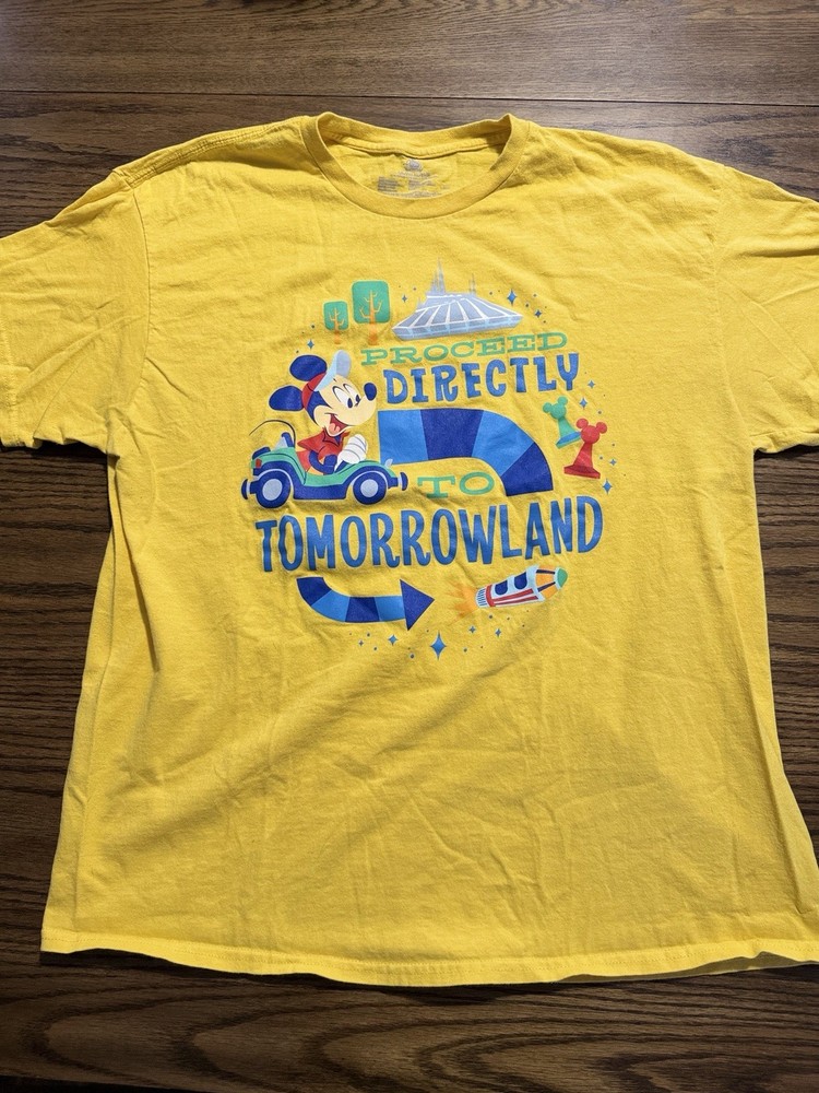 Walt Disney World Mickey Mouse Tomorrowland Yellow Crewneck T-Shirt Men's XL