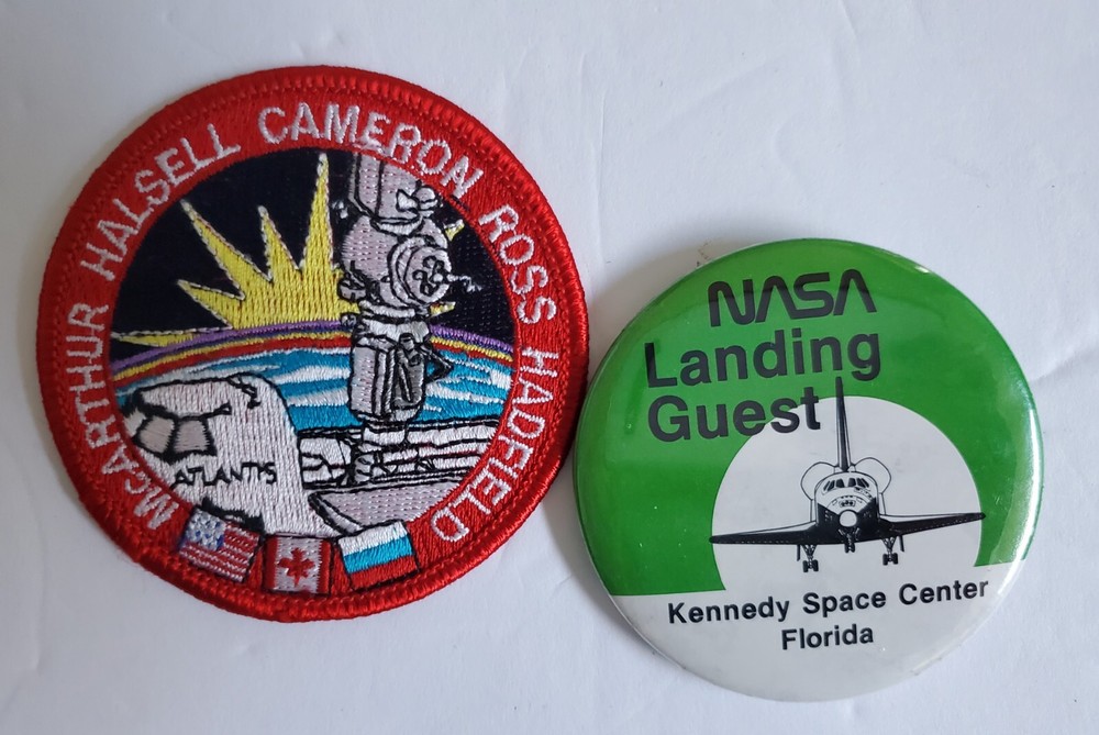 Vintage 1995 NASA Kennedy Space Center Shuttle Atlantis Patch + Launch Guest Pin