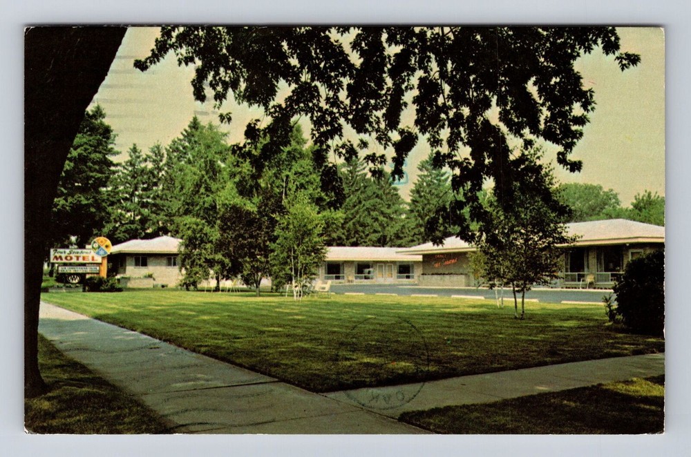 Ludington MI-Michigan, Four Seasons Motel, Advertisement Vintage c1983 Postcard