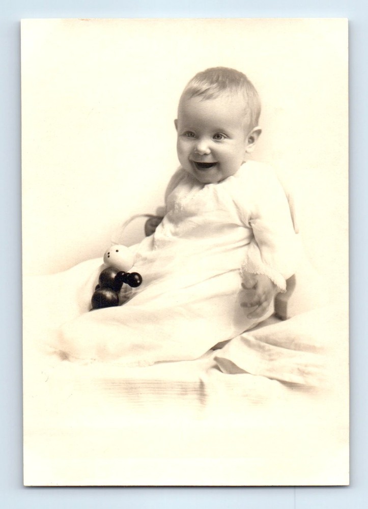 Old Vintage Photo SOLO SMILING BABY FORMAL STUDIO PORTRAIT PHOTOGRAPH PICTURE