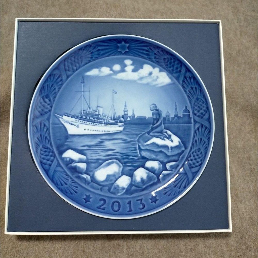 Royal Copenhagen Little Mermaid 2013 Commemorative Plate Blue Fluted Plain Used