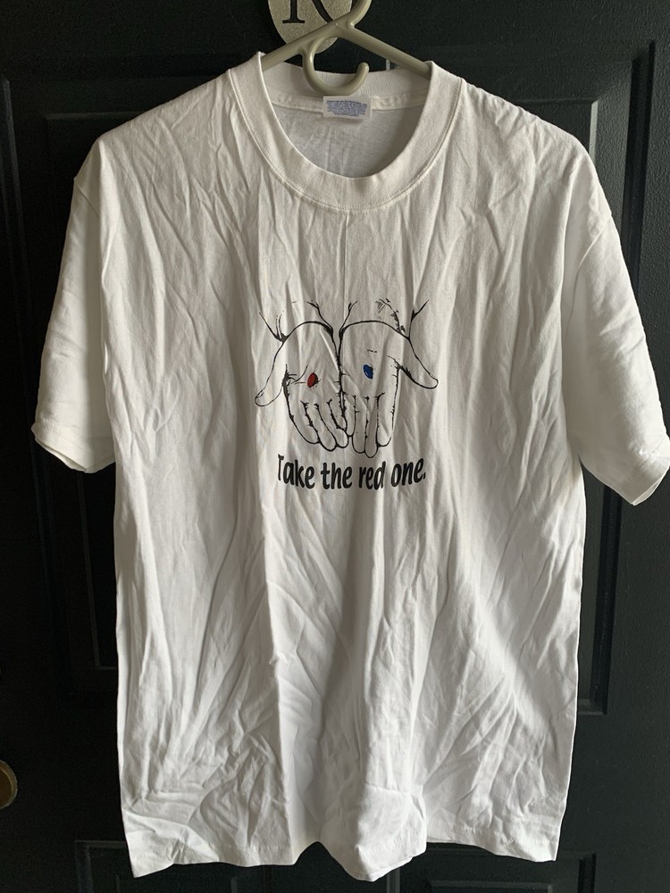 Red Graphic Tee - Bold Design in Size M for Men  