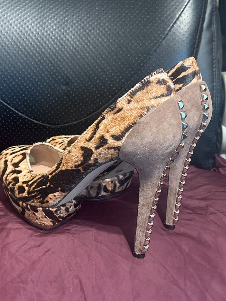 Vince Camuto Fuzzy Animal Print Heels Platforms  Shoes w Metal Studs Size 10