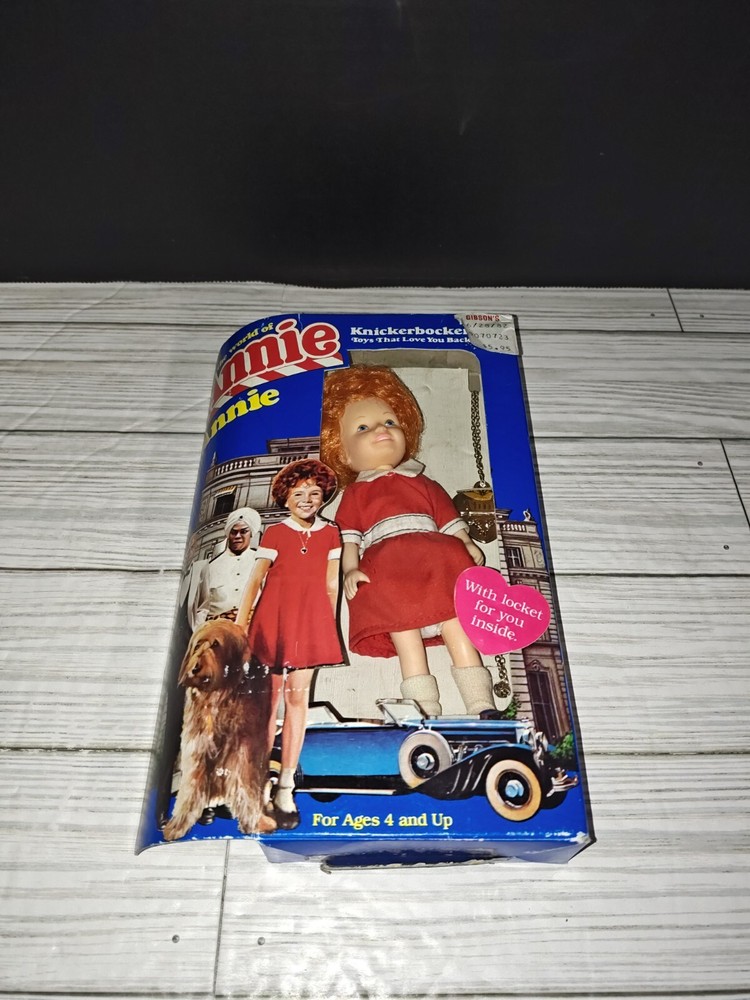 Annie Doll The World Of Annie With Locket Vintage 1982 Collectible Knickerbocker