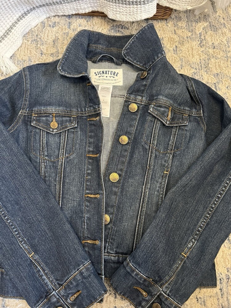 Levi Strauss Signature Women’s M Blue Denim Button Jean Jacket