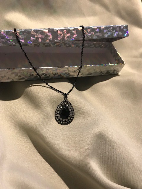 women's vintage black stone and rhinestone necklace.