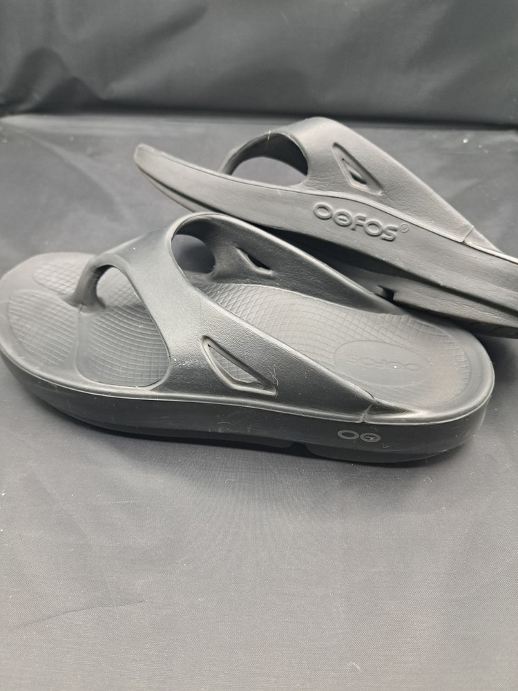 OOFOS Women Size 8 Recovery Sandals Comfortable Flip Flops