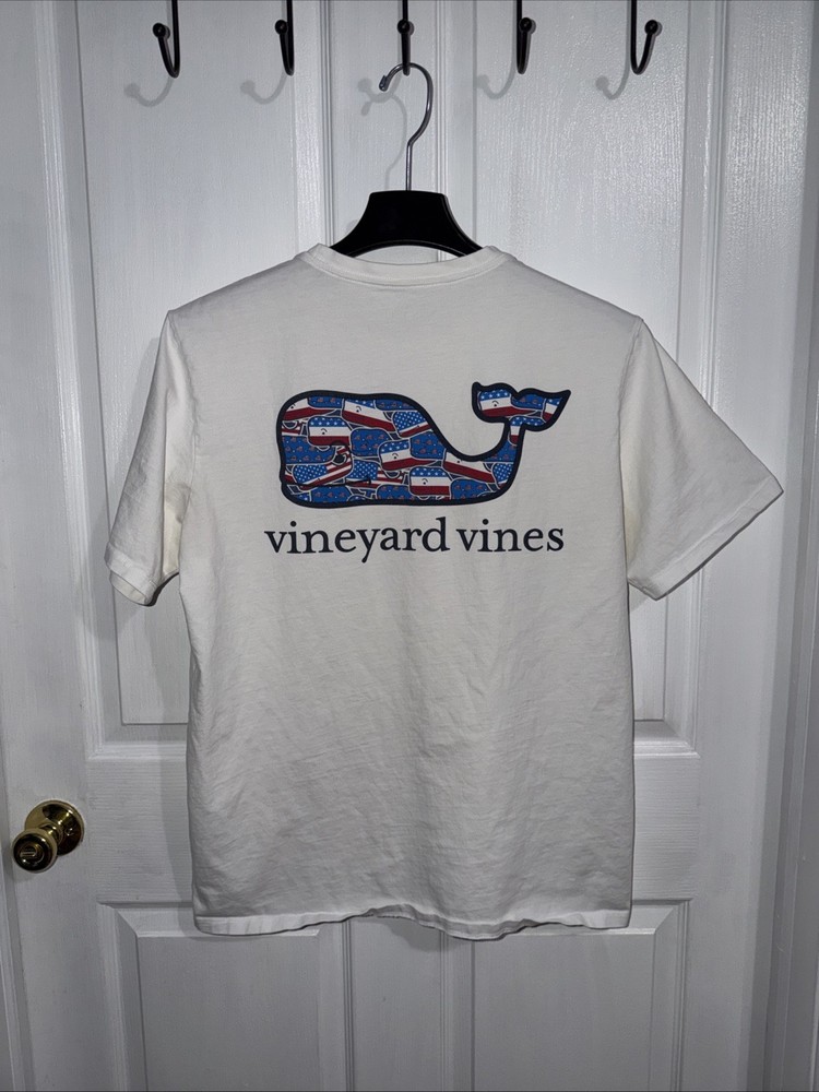 Vineyard Vines T Shirt Men’s L USA United States American Flag Whale Logo