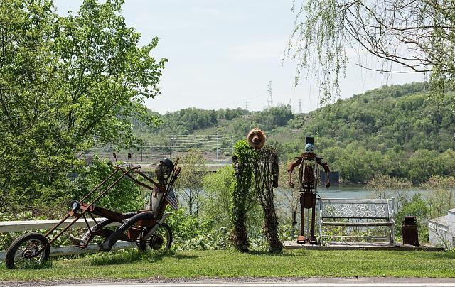 Photo:New Cumberland West Virginia 2015 Roadside Art Folk Art Sculpture