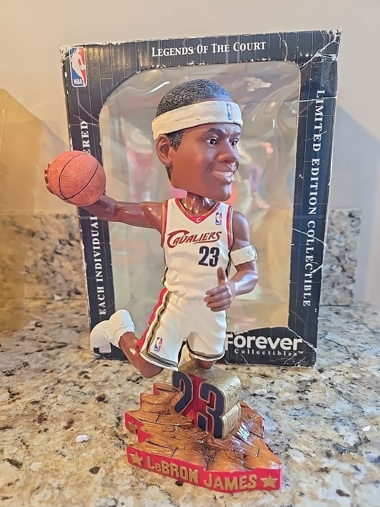 NBA CAVALIERS LEBRON JAMES LEGENDS OF THE COURT FOCO Limited Edition #/5000