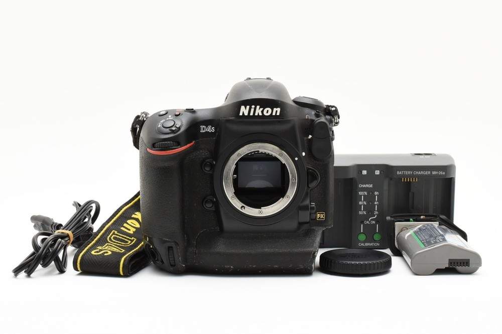 Nikon D4S 16.2 MP Digital Camera Body w/charger from Japan [verry good]