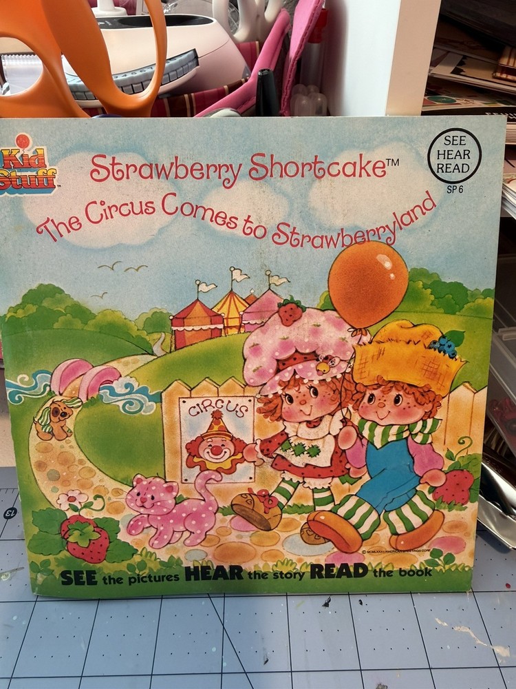 Strawberry Shortcake The Circus Comes To Strawberryland Record & Read Along Book