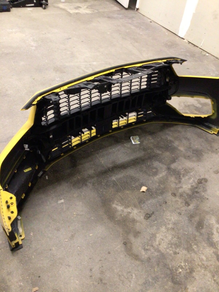 2024 2025 Ford Mustang Front Bumper w/grill Used Oem PR3B-17C831