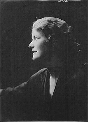 Photo:Mary Balfour 1919 Portrait Photograph Woman Profile Studio