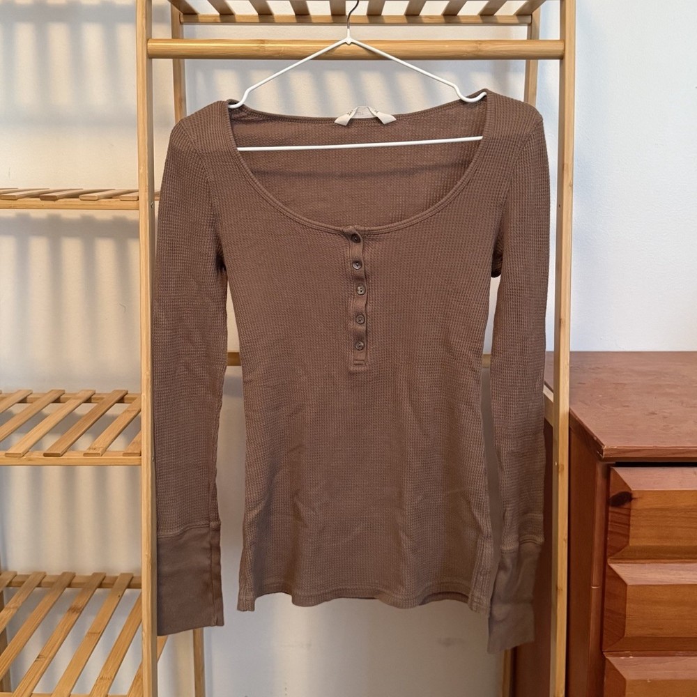 Old Navy Brown Waffle Knit Long Sleeve Top Women's M Slim Fit Scoop Neck