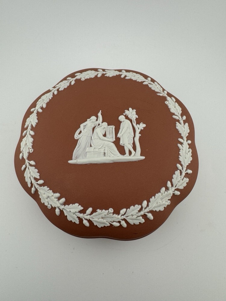 Vintage Wedgwood Jasperware 5” Scalloped Round Trinket Box With Lid Terracotta