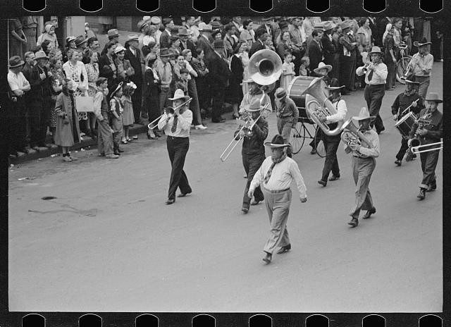 Photo:Billings, Montana, Cowboy band in Go Western parade