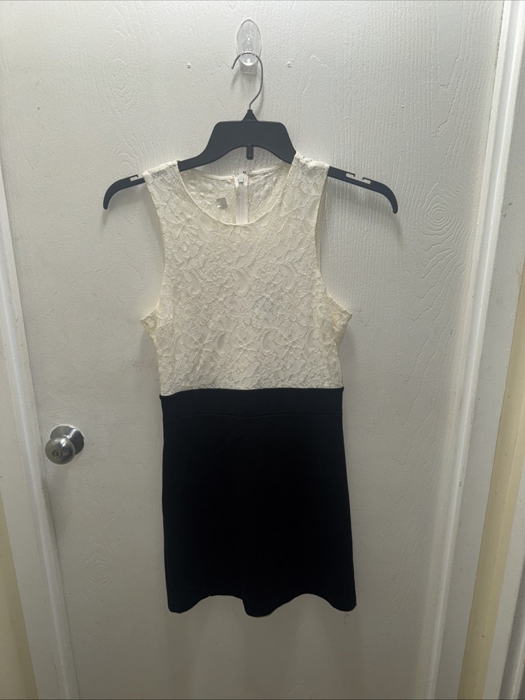 Women’s Express White/Black Lace Dress Size 6 Sleeveless Back Zip Knee Length