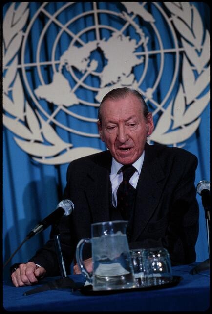 Photo:Kurt Waldheim, press conference at the United Nations, New York 8