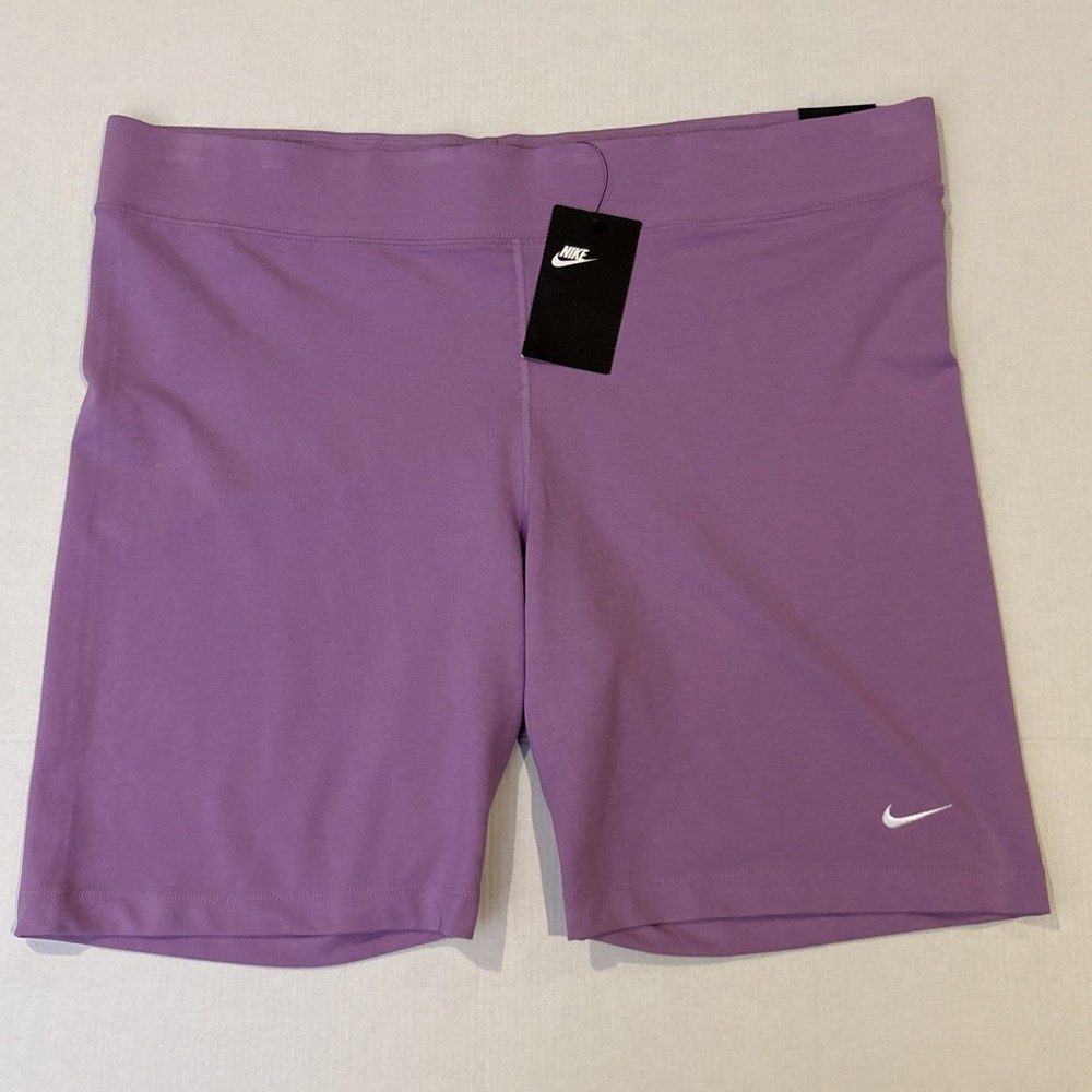 Nike Essential Mid-Rise 8
