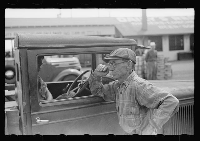 Photo:Benton Harbor, Michigan, Farmer at produce market