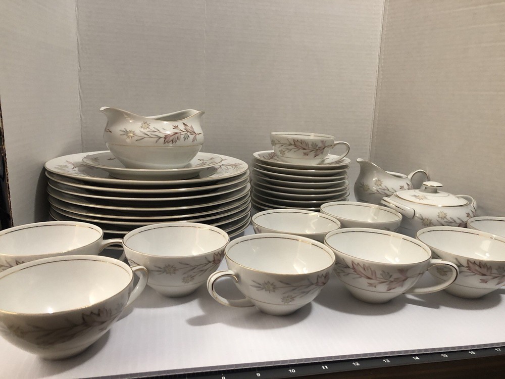 Vintage 32 piece Set Harmony House Woodhue Japan Dinnerware