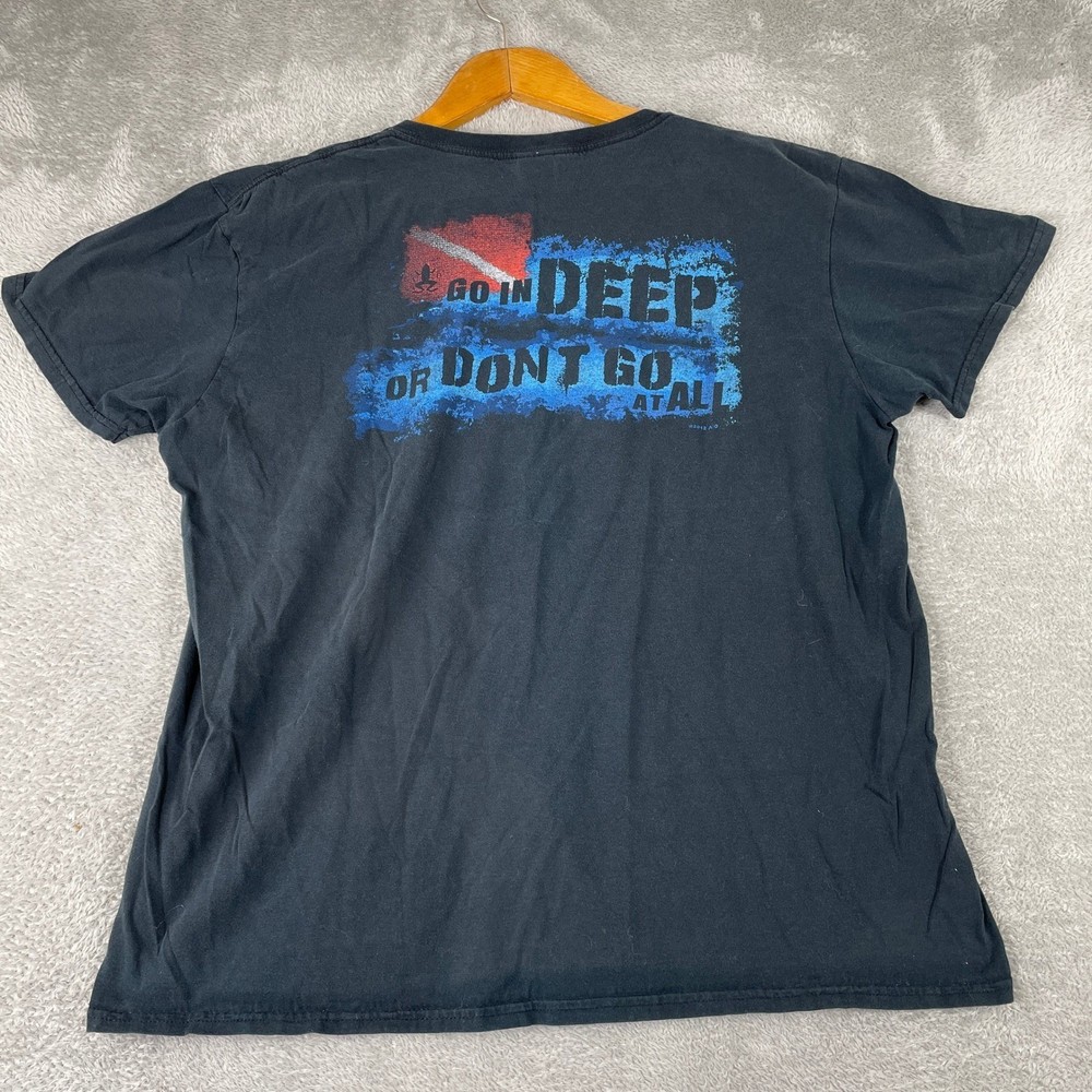 Vintage Scuba Diving T Shirt Mens XL Black Go In Deep Graphic Y2K Gildan Tee
