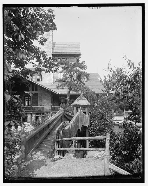 Photo:Lake Mohonk Mountain House, N.Y., rustic bridge