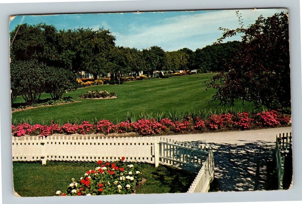 Genoa City WI-Wisconsin, Honey Bear Farm, Flower View, Vintage Postcard