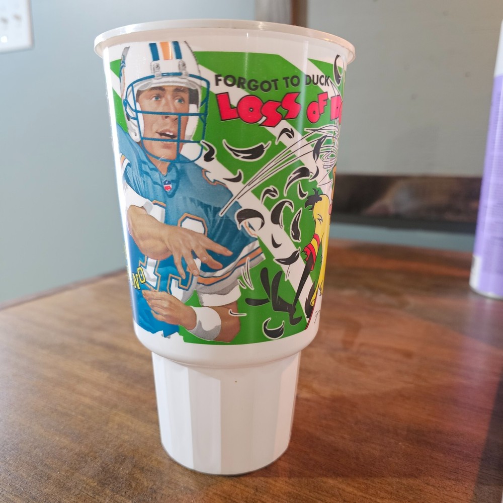 1995 McDonald's NFL Looney Tunes Rare Dan Marino Daffy Duck Cup