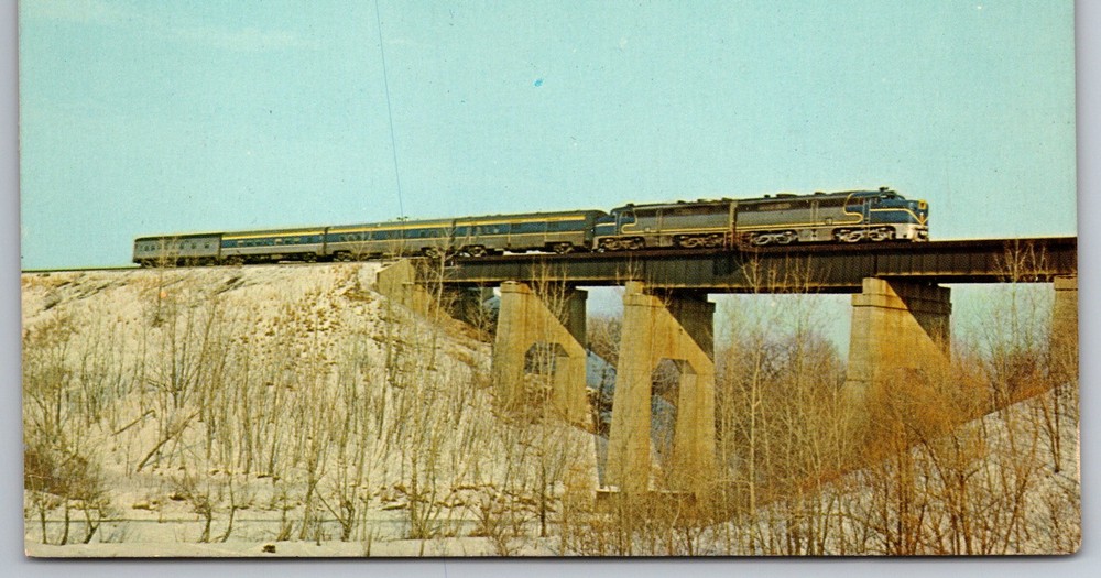 The Laurentian Delaware & Hudson Daylight Train High Bridge Postcard Z1