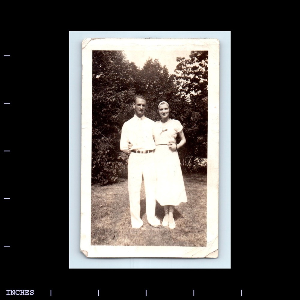 Old Vintage Photo AFFECTIONATE MAN WOMAN COUPLE