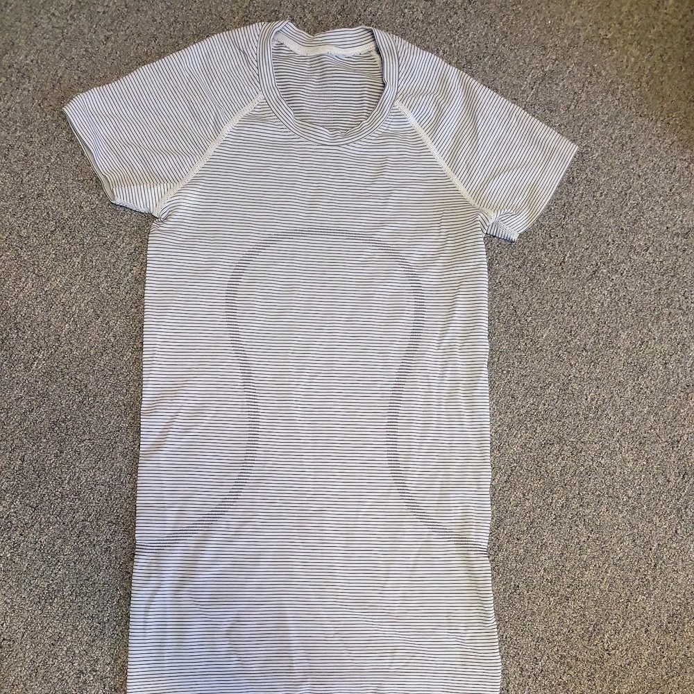 Lululemon Swiftly Tee size 2 white black stripe