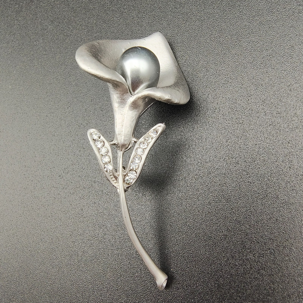 Vintage Calla Lily Brooch Silver Tone Faux Pearl Rhinestone Sculptural Flower