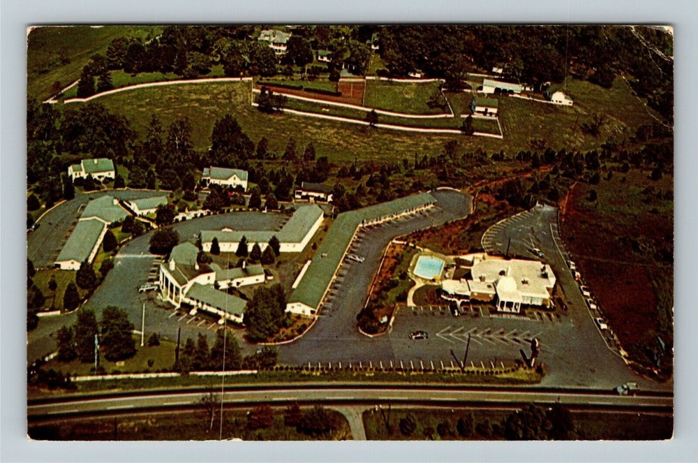 Charlottesville VA-Virginia, Town & Country Motor Lodge  Vintage Postcard