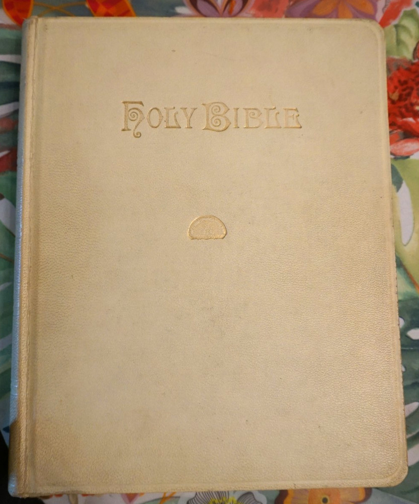 Antique A.J Holman & Co 1903 Holy Bible 12