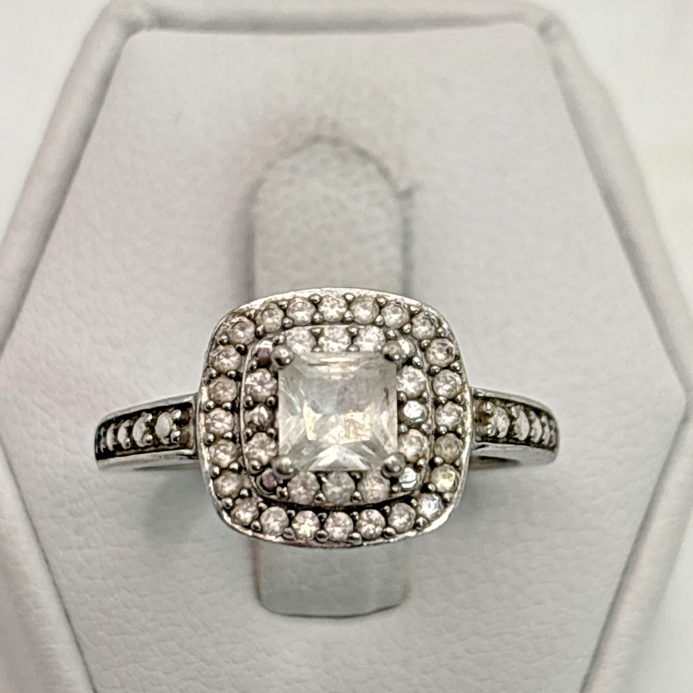 STUNNING .925 Vintage Sterling Silver Estate Ring Size 7.75 with Colorless stone
