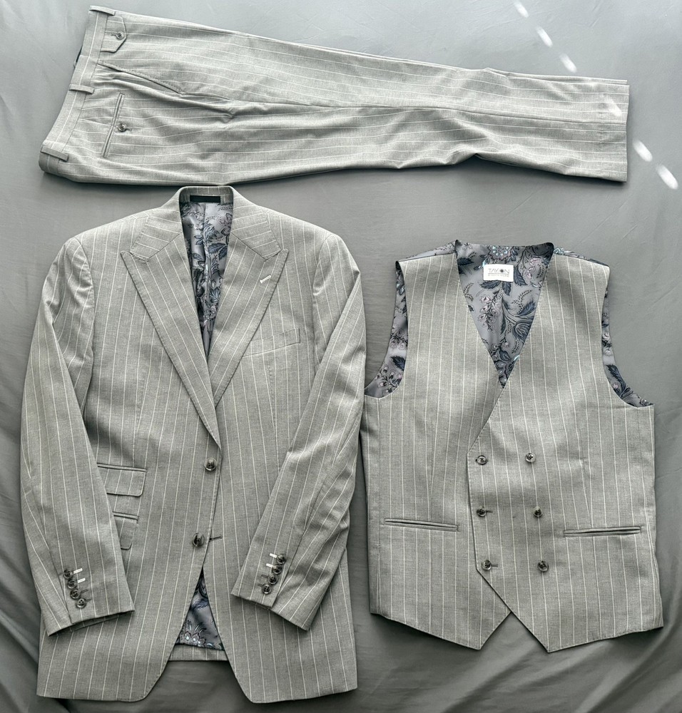 Tayion Men’s Gray Striped 3-Piece Suit - Blazer 38S - Vest Small - Pants 32x30