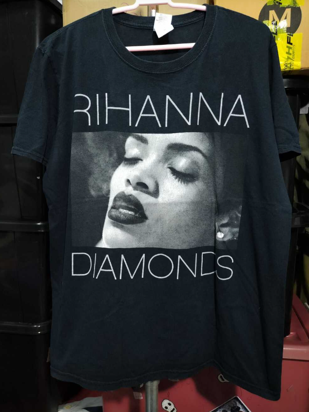 Tees Rihanna Rihanna Diamond Tour  Unisex T-Shirt All Size ZA431